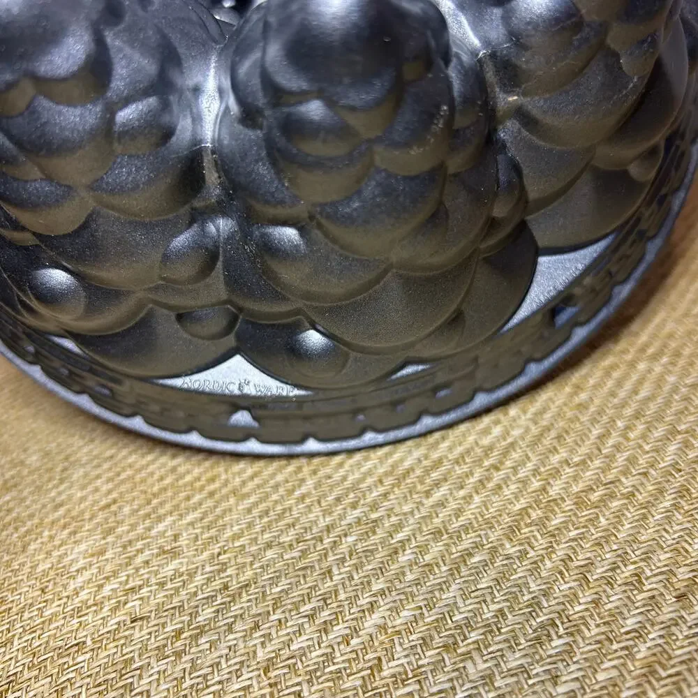 Nordic Ware Holiday Tree Bundt Pan Forest Cake Mold Aluminum
